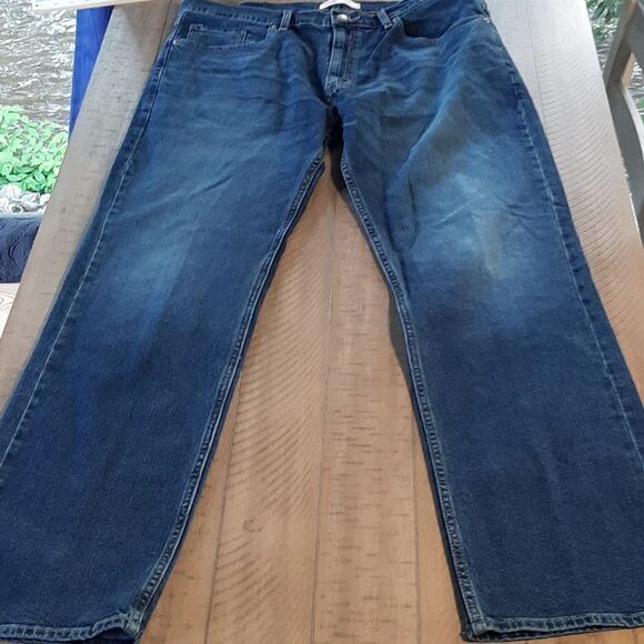 Levi Strauss Relaxed Jeans - Picture 7 of 8